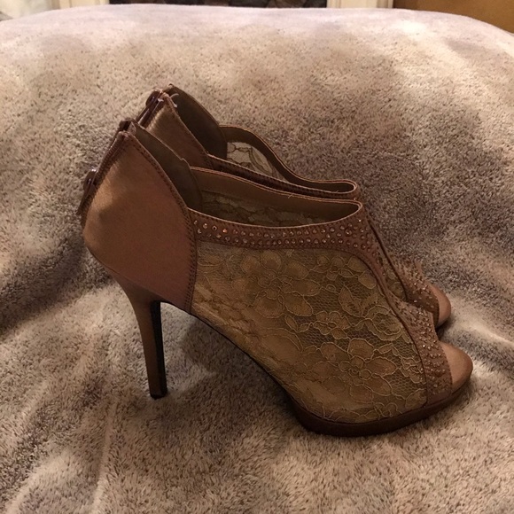 Lace and crystal heels - Picture 3 of 5